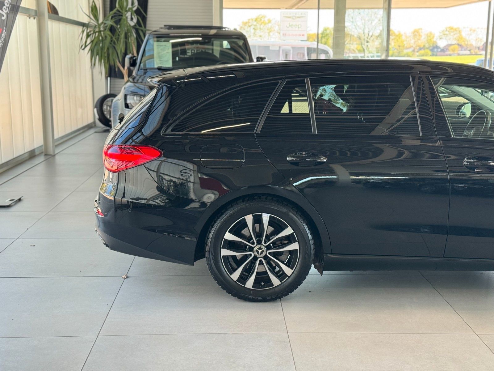 Fahrzeugabbildung Mercedes-Benz C 200 d T Avantgarde Night-Paket Business-Paket