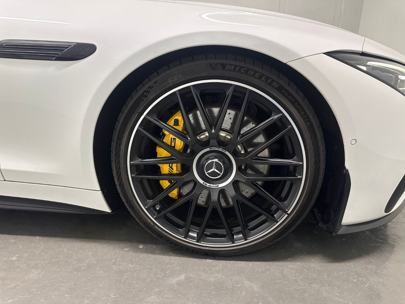 Fahrzeugabbildung Mercedes-Benz SL 63 4MATIC+ *AERODYNAMIK*HEADUP*BURMESTER*