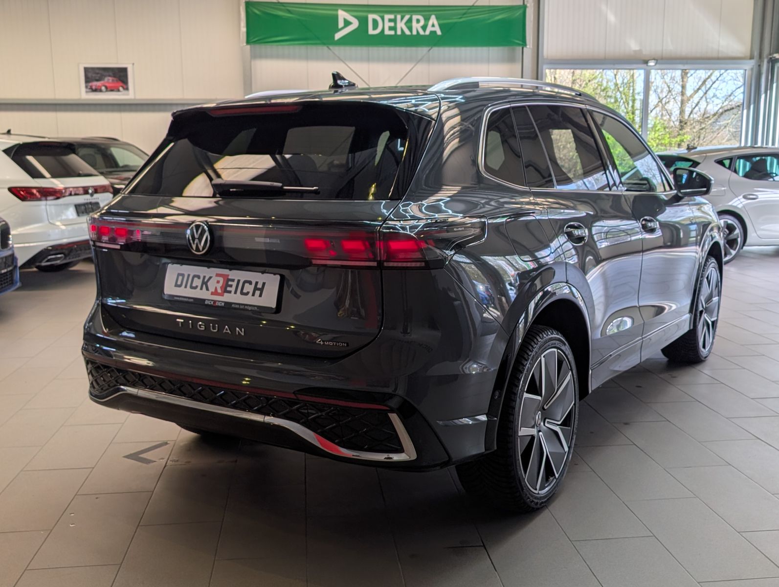 Fahrzeugabbildung Volkswagen Tiguan 2.0TDI R-Line 4M Pano H/K AHK Matrix 20"