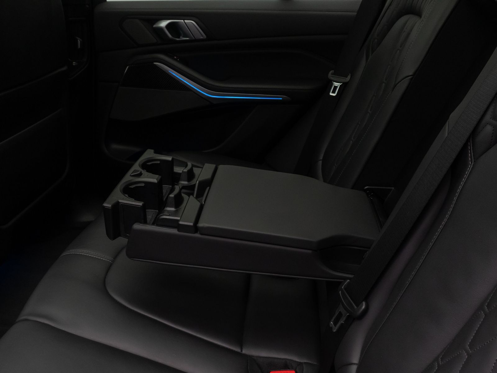 Fahrzeugabbildung BMW X5 xD45e M Sport HUD 360°Laser DAB SkyLounge H/K