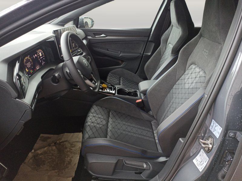 Fahrzeugabbildung Volkswagen Golf Var. VIII  1.5 eTSI DSG R-Line