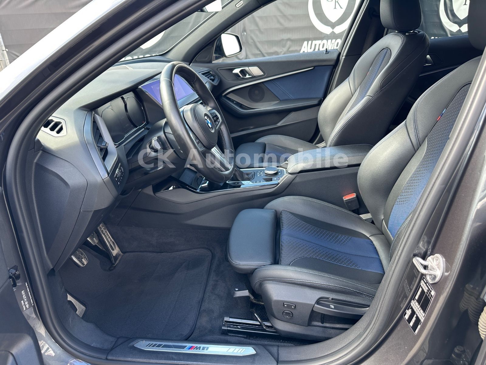 Fahrzeugabbildung BMW 118d M-Sport Shadow-Line/Navi/LED/PDC