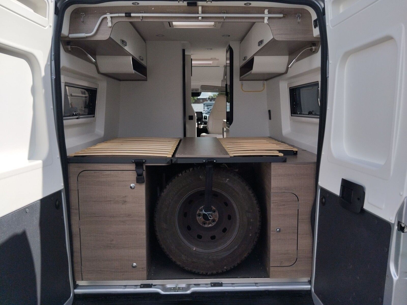 Fahrzeugabbildung Mooveo Campervan 63EB SAT/TV Markise Solar AHK Navi