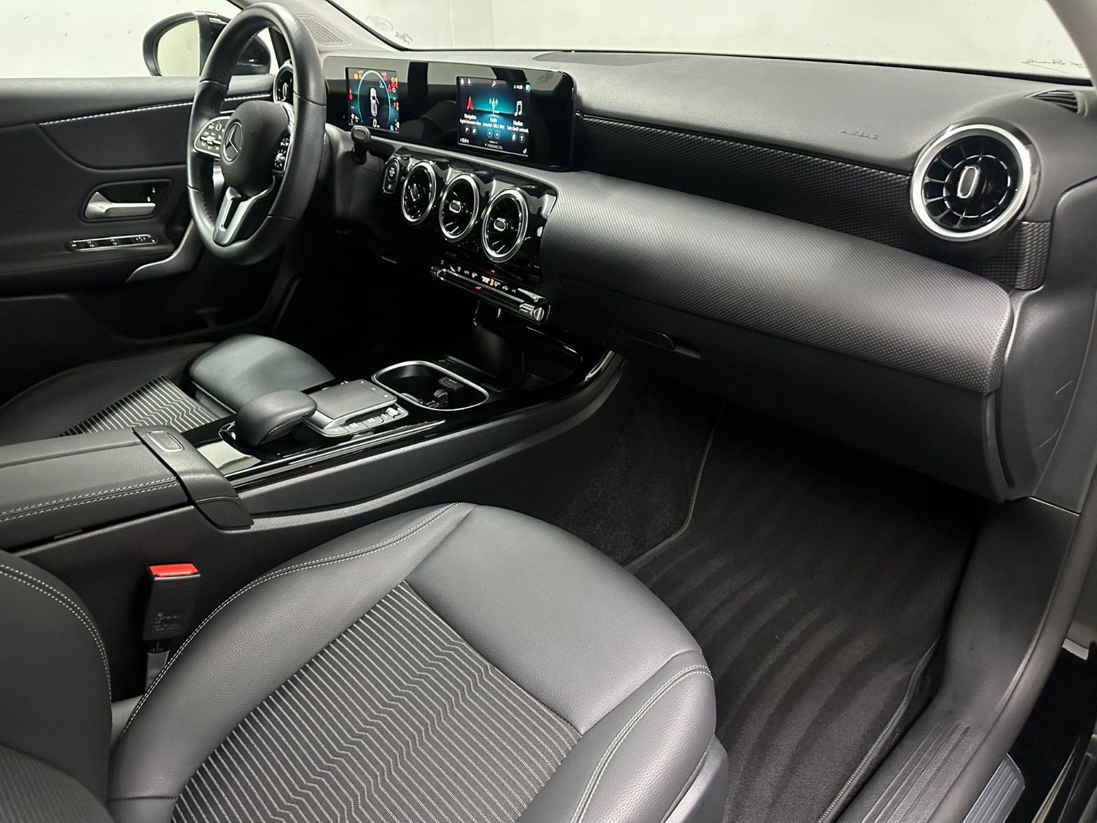 Fahrzeugabbildung Mercedes-Benz A 200 d *PROGRESSIVE*NAVI*