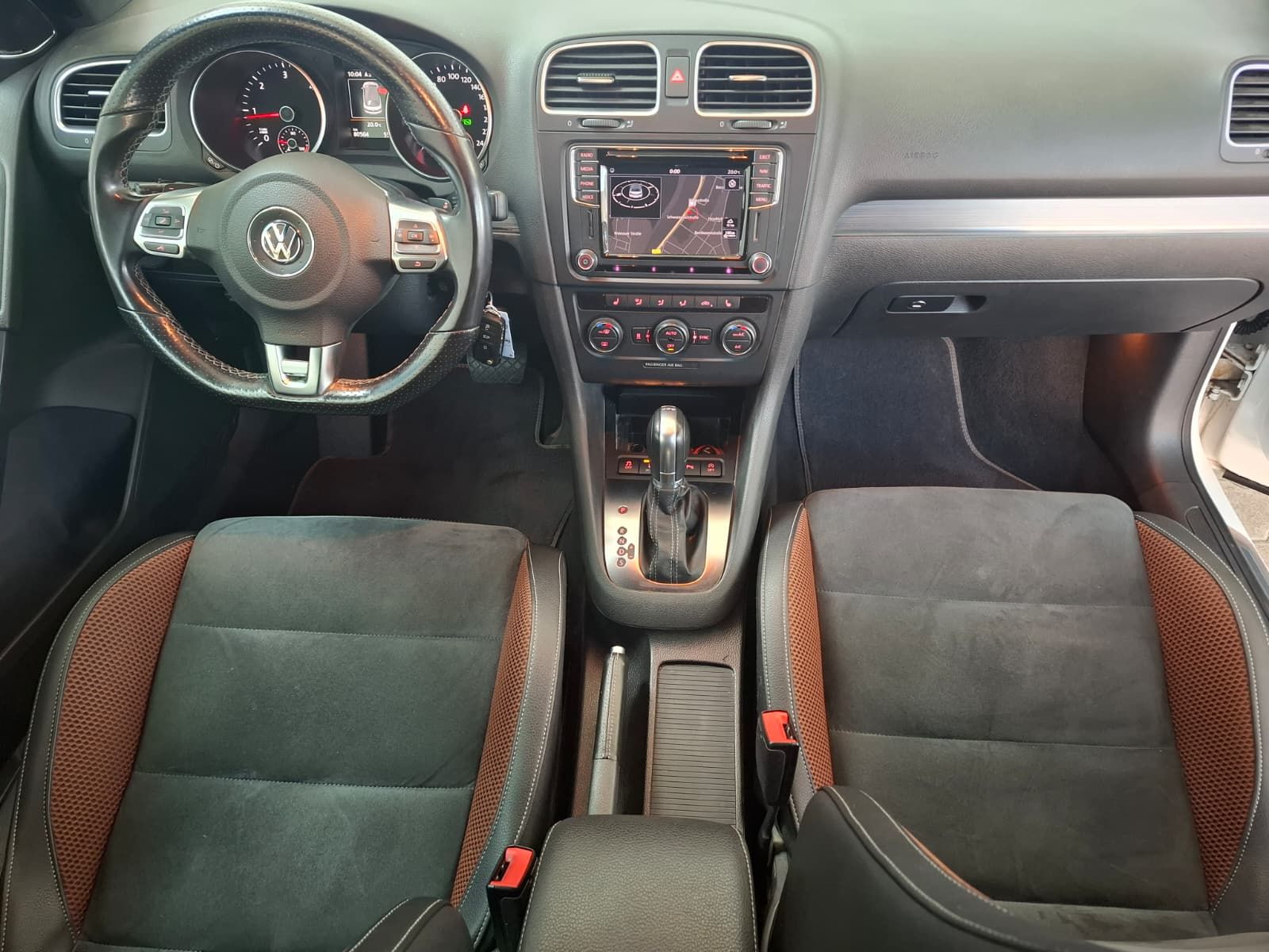 Fahrzeugabbildung Volkswagen Golf VI Cabriolet 2.0 TDI DSG Karmann +AHK +DCC