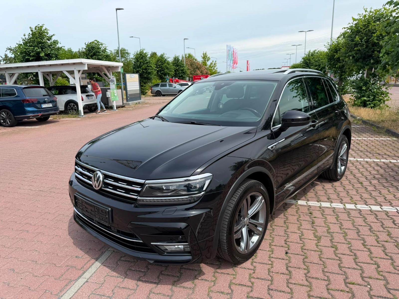 Volkswagen Tiguan 2.0 TDI R-Line DSG 4MOTION Pano HUD Kam