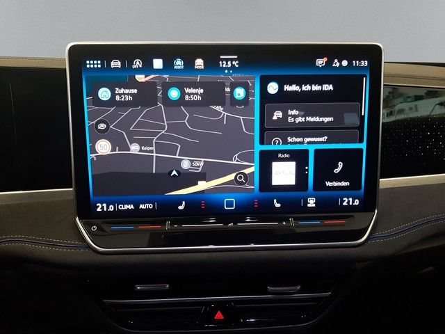 Fahrzeugabbildung Volkswagen Passat Variant 1,5 eTSi R-Line Black Pano AHK