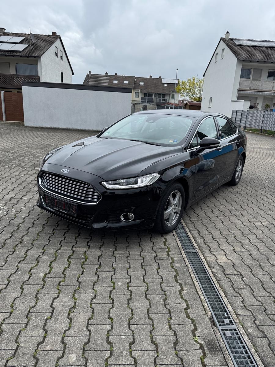 Ford Mondeo Lim. Titanium AWD Navi,KeyGo,8Fach,Pdc