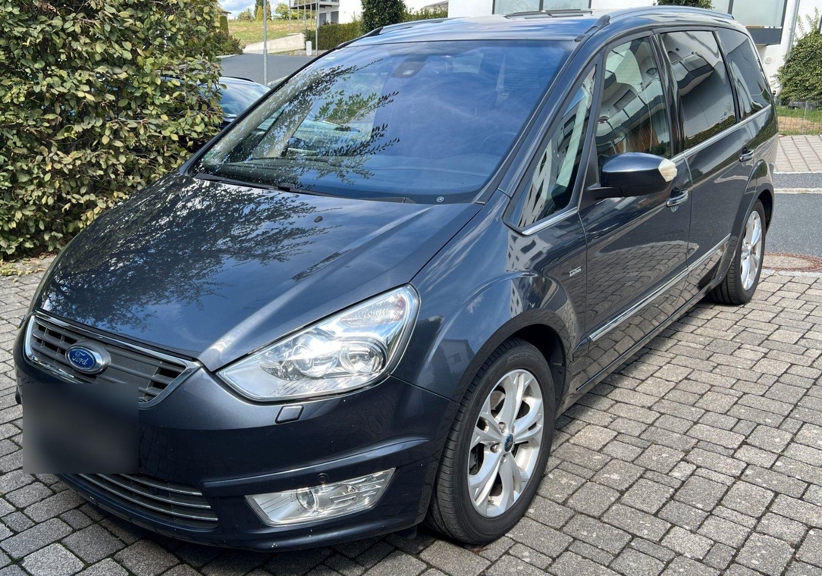 Ford Galaxy 2010 — rear view