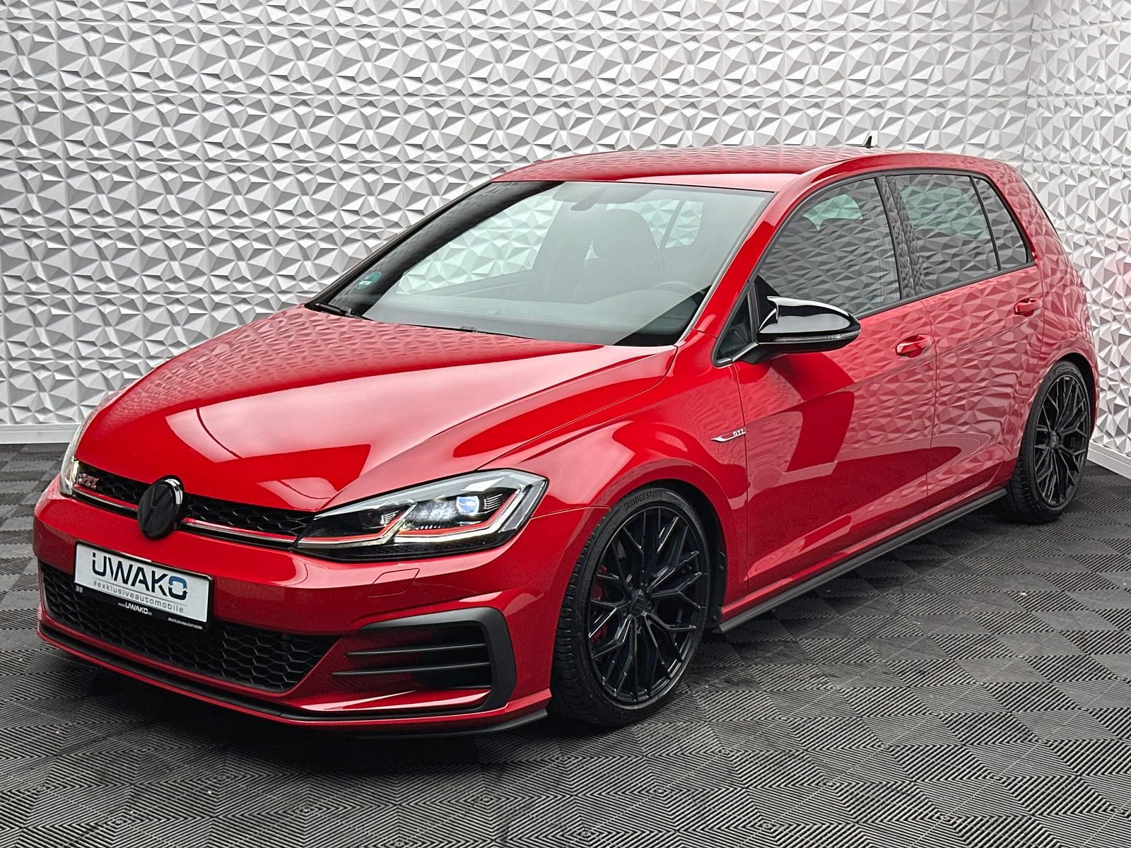Fahrzeugabbildung Volkswagen GOLF GTI 2.0 TSI PERFORMANCE/NAVI/LED/PDC/ACC