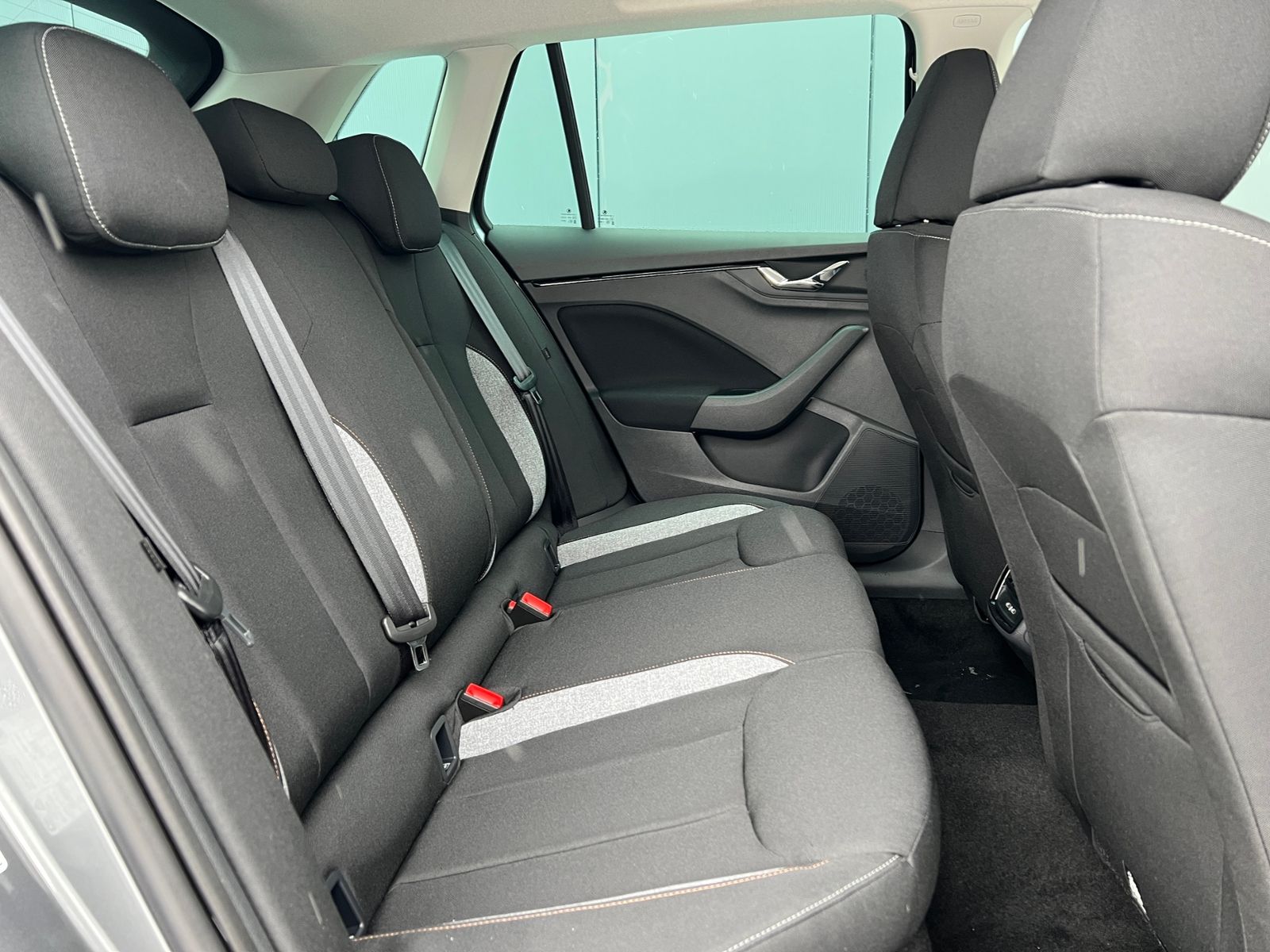 Fahrzeugabbildung SKODA Kamiq Selection 1.0 TSI DSG *Vorb. AHK, LED, ACC