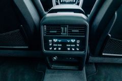 PORSCHE Cayenne S/ 1. HD./ LUFT/ BURMESTER/ INNODRIVE PORSCHE Cayenne S/ 1. HD./ LUFT/ BURMESTER/ INNODRIVE