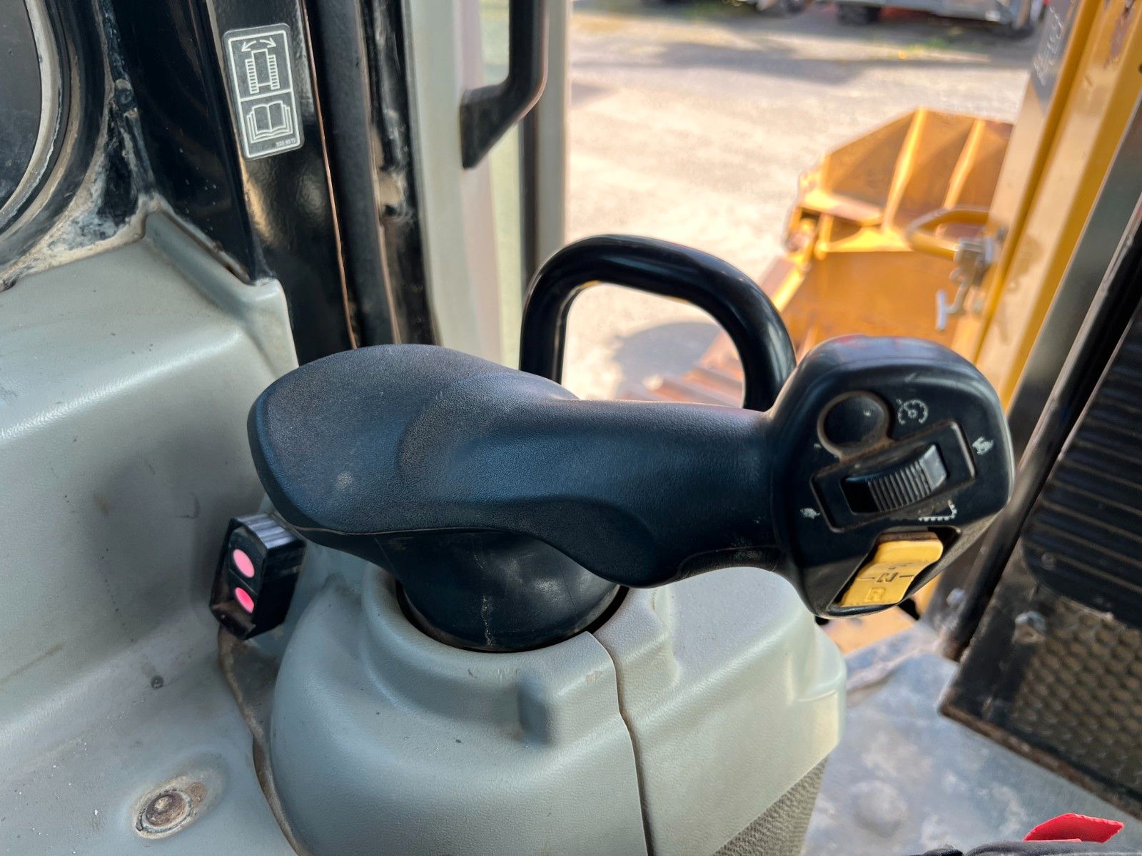 Fahrzeugabbildung CAT D6T LGP / 2014 / 16.261h / Klima / Ripperventil