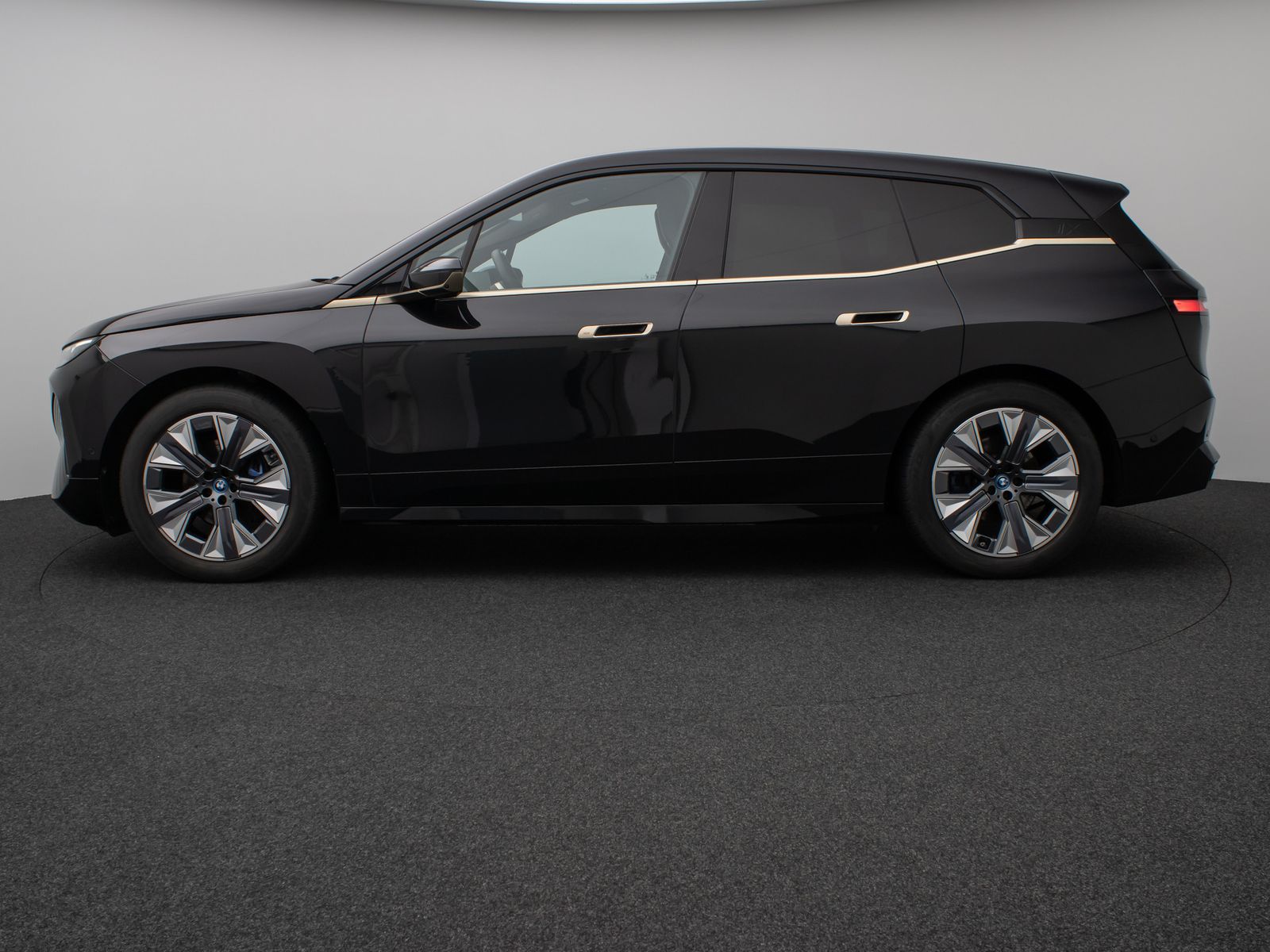 Fahrzeugabbildung BMW iX xD50 Sport 360°H/K DAB SoftCl AHK Komfort 21"