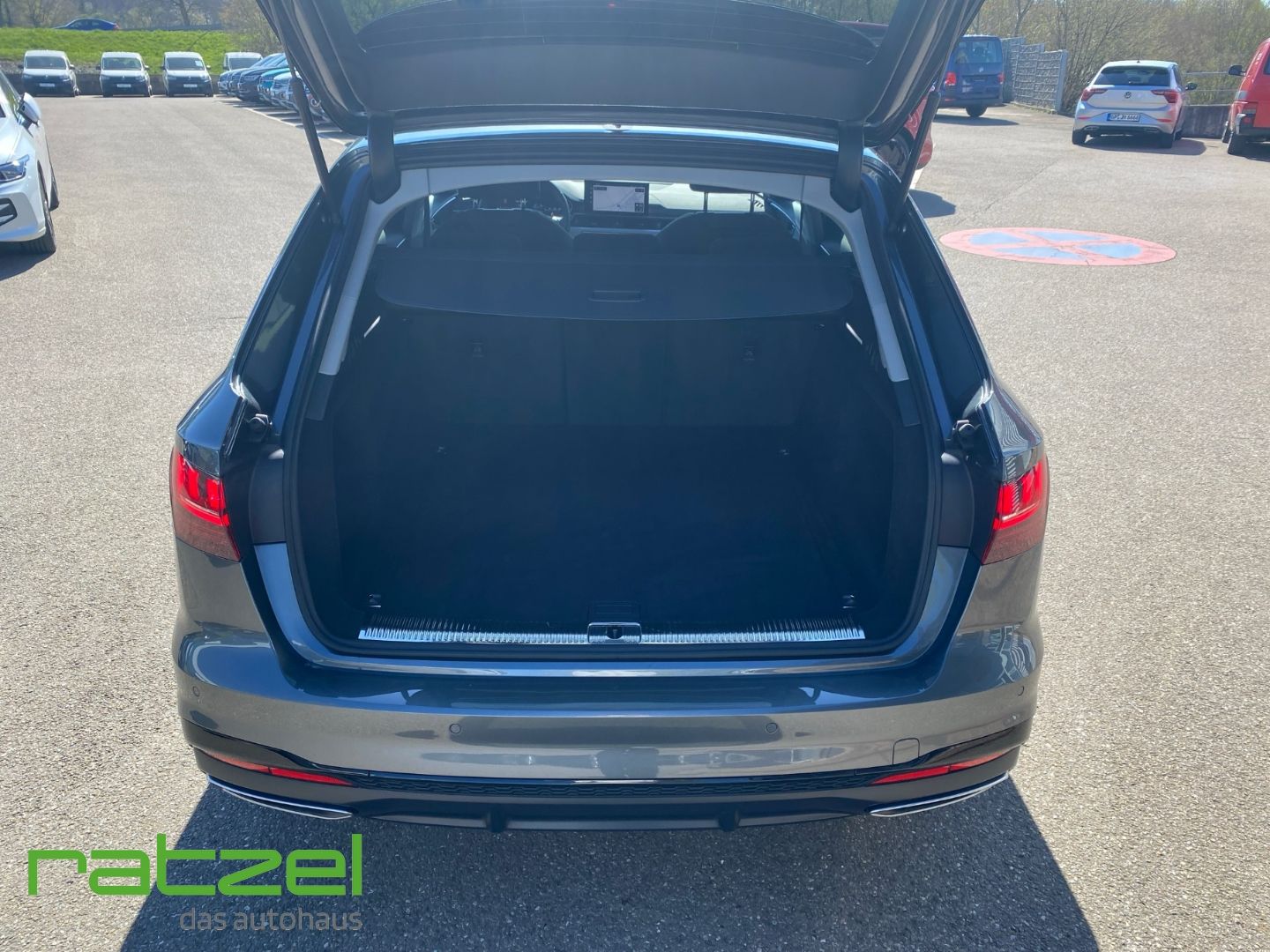 Fahrzeugabbildung Audi A4 Avant S line 40 TFSI S tronic Pano Navi LED A