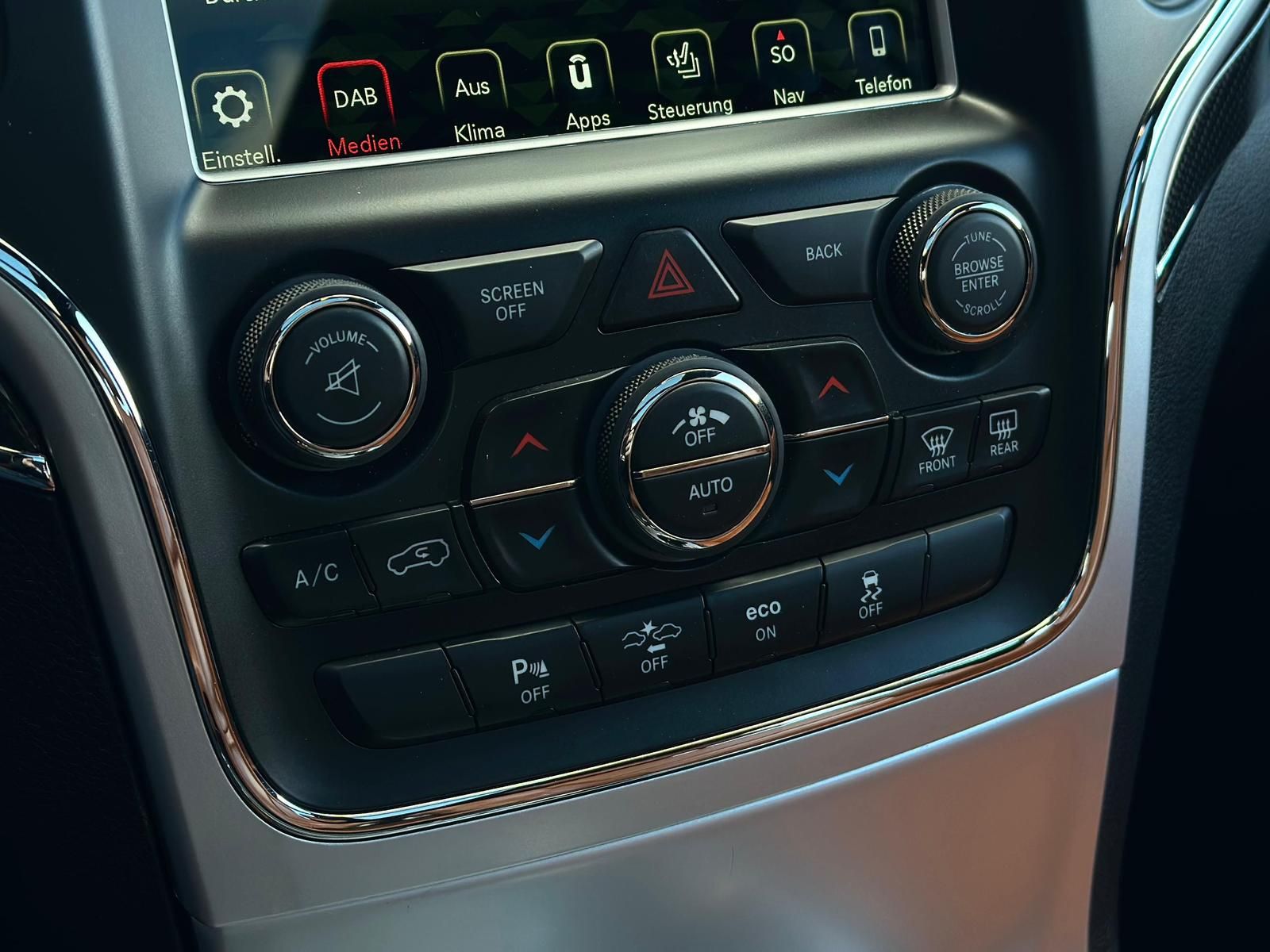 JEEP Grand Cherokee 6.4 HEMI SRT 4x4* BIXEN#AHK#PANO - Image 13