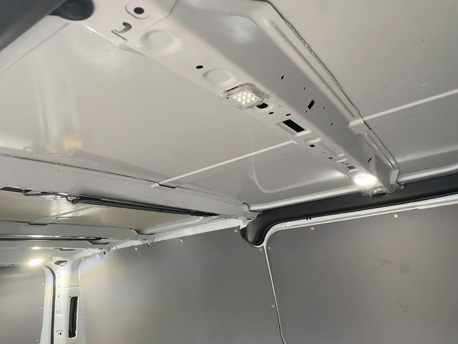 Fahrzeugabbildung Ford Transit Custom Kasten 320 L2 Trend,AHK,34555Km,