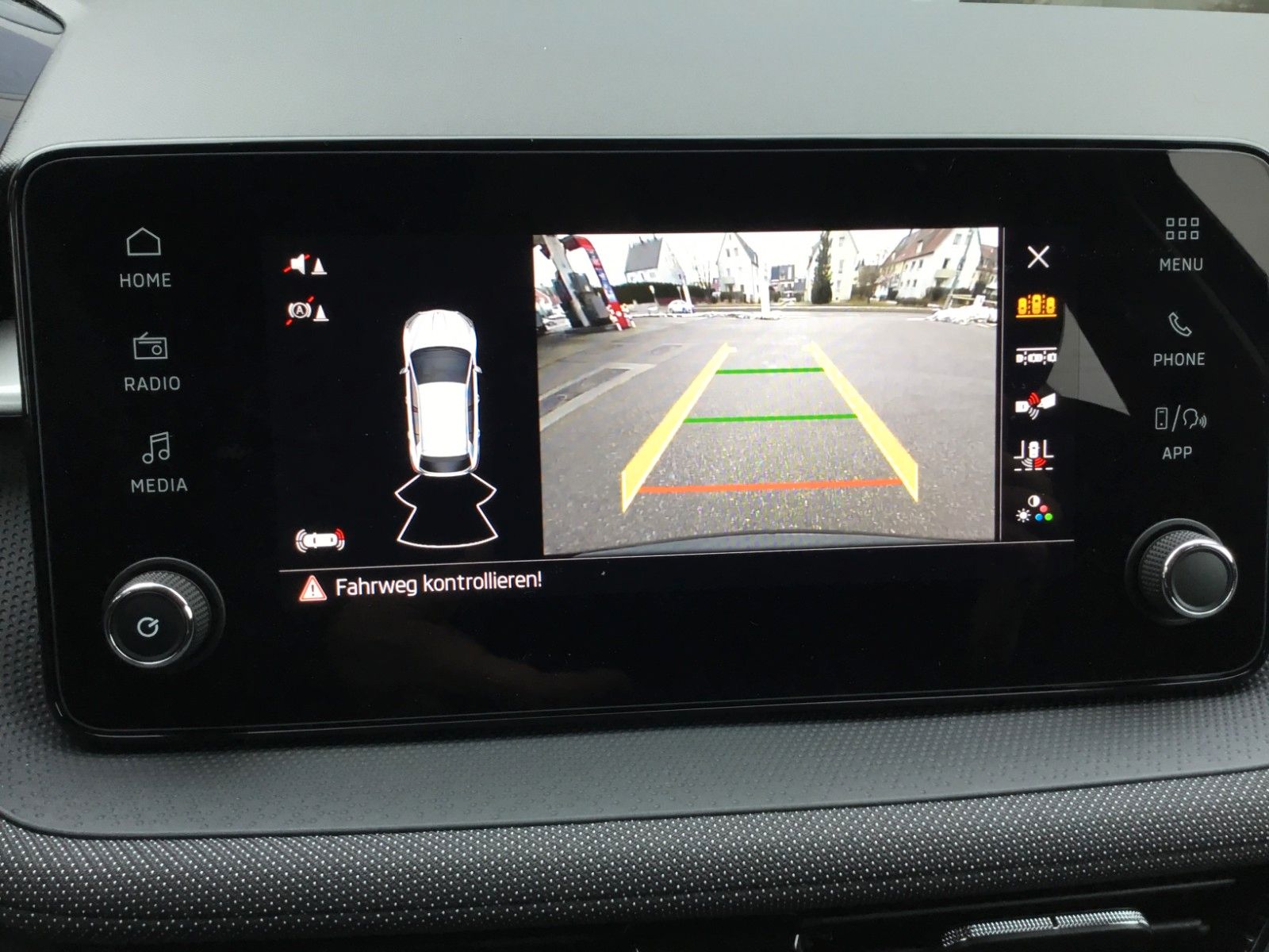 Fahrzeugabbildung SKODA Fabia 1.0l TSI DSG Selection+15"+LED+Sitzheizung