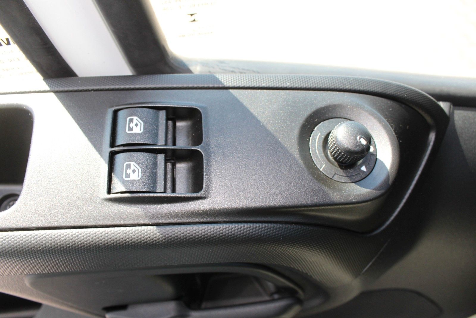 Fahrzeugabbildung Iveco Daily 35S16 Koffer 2375 hoch /LBW 750Kg