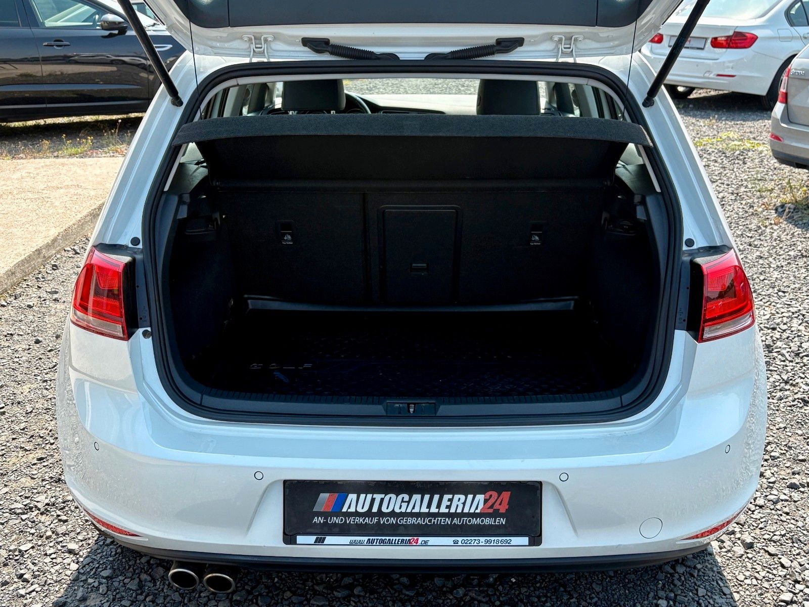 Fahrzeugabbildung Volkswagen Golf VII 2.0 TDI HIGHLINE Navi Xenon Leder SPORT