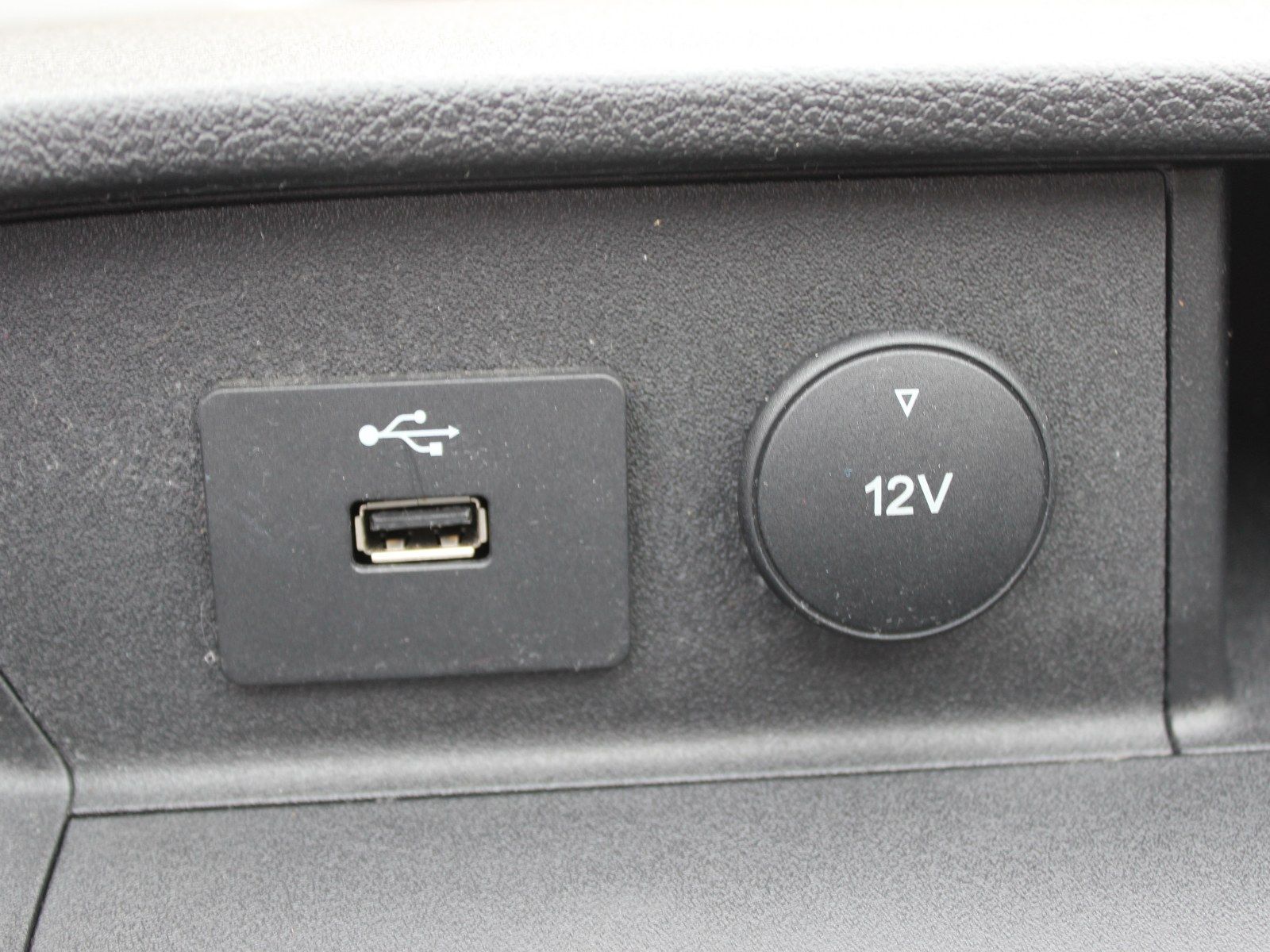 Fahrzeugabbildung Ford Transit Custom 320 L1 Trend