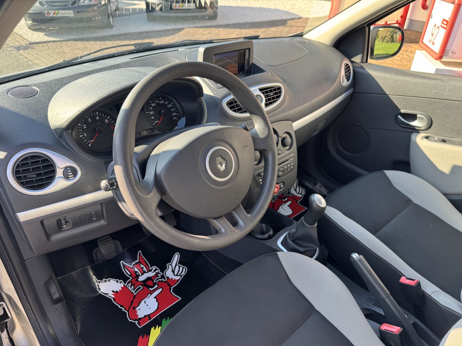 Fahrzeugabbildung Renault Clio Grandtour /NAVI/TMC/Klima/8x bereift