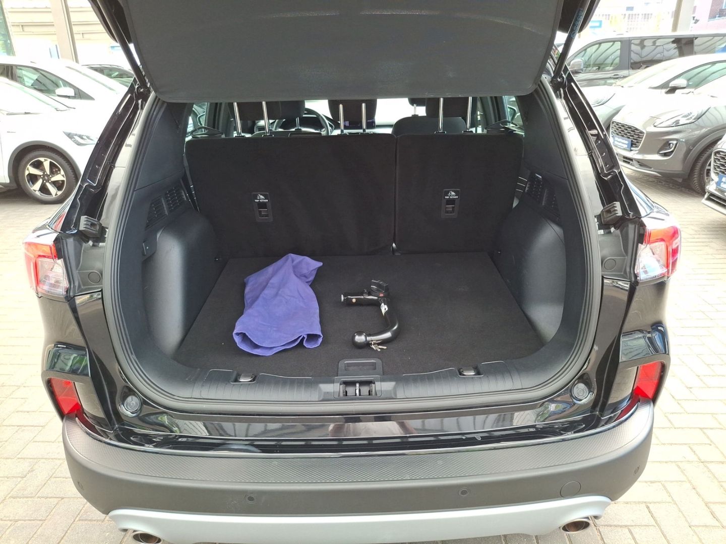 Fahrzeugabbildung Ford Kuga Cool & Connect AHK Winterpaket Navi DAB PPS