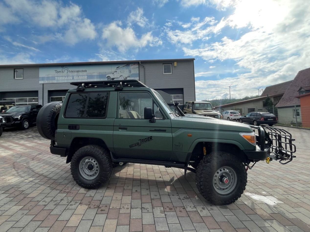 Toyota Land Cruiser GRJ71 Tom's Jagdcruiser imagem 3