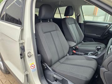 Volkswagen T-Roc - 12