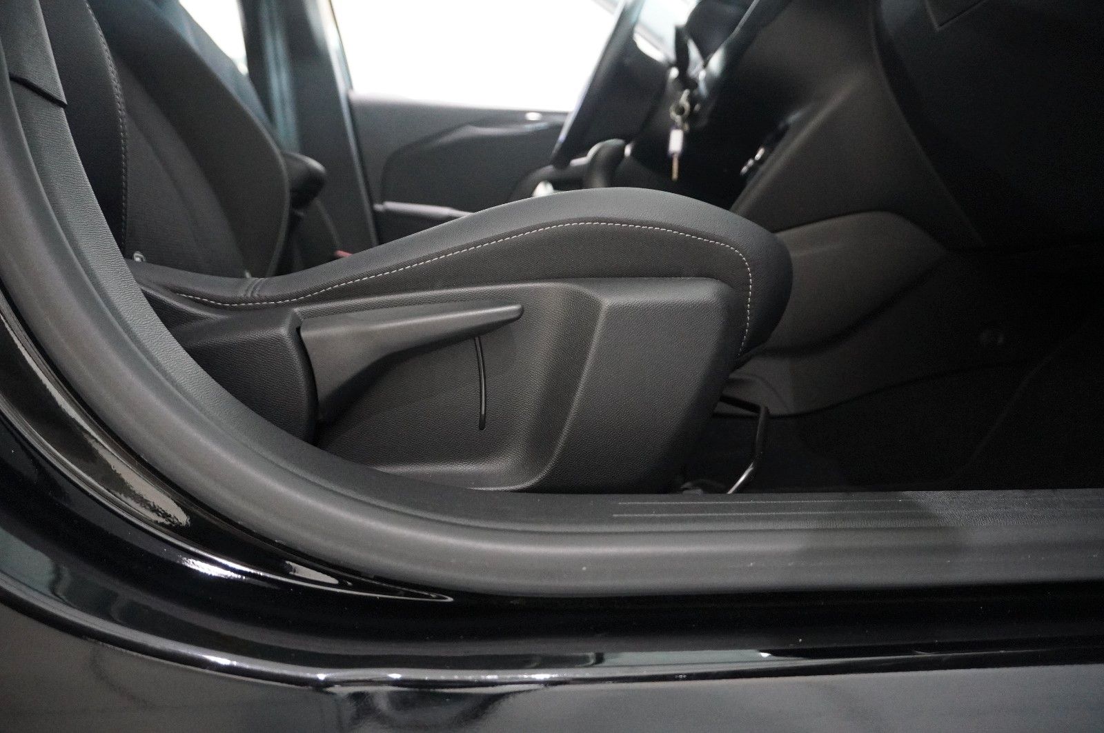 Fahrzeugabbildung Opel Corsa F 1.2 ELEGANCE NAVI/LED/KAMERA/SPORT/VIRT.