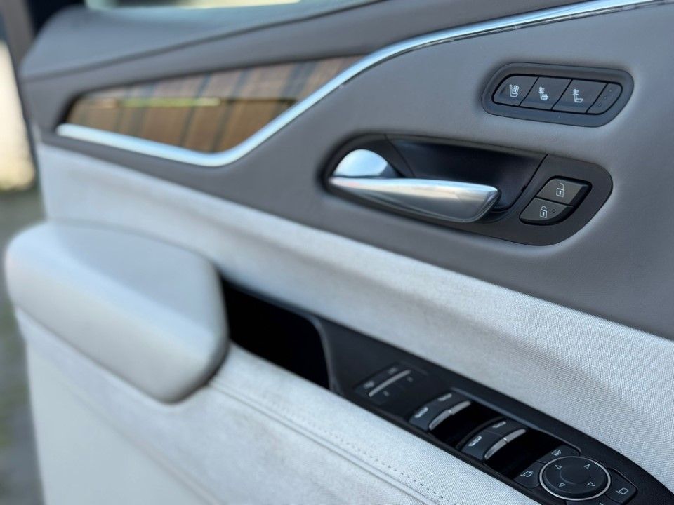 Fahrzeugabbildung Cadillac Escalade ESV Sport Platinum VOLL uff 1 Hd.