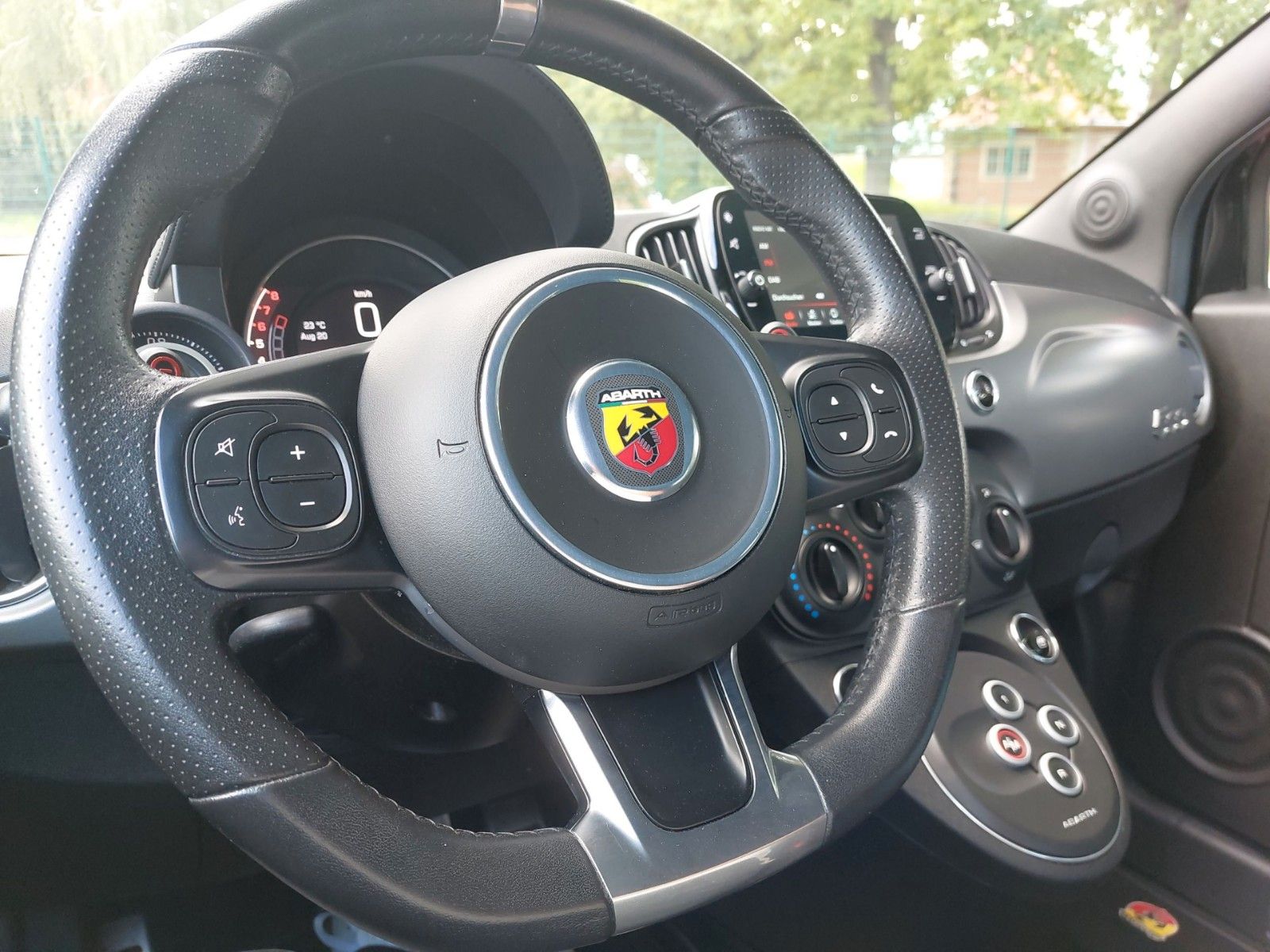 Abarth RED EDITION CARPLAY PDC SPORT-FAHRWERK – Bild 20
