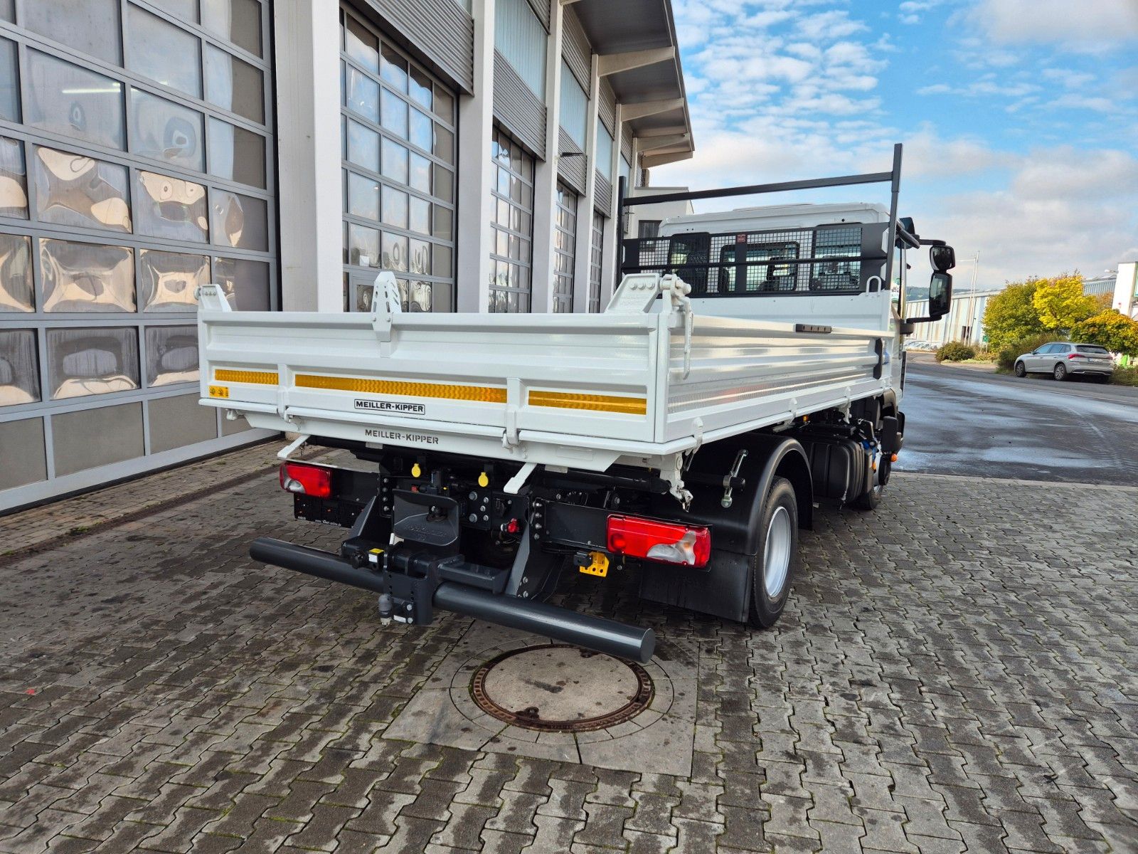Fahrzeugabbildung Iveco Eurocargo ML80E21 Meiller 2x AHK 3 Sitze Klima