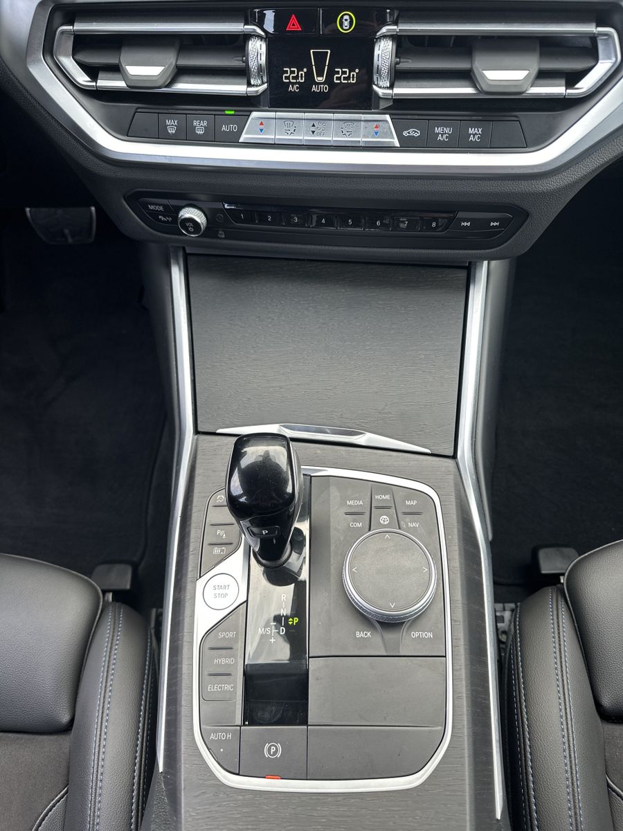 Fahrzeugabbildung BMW 330e Limousine M-Sport NAV+LED+TEMPOMAT+18ZO+PP