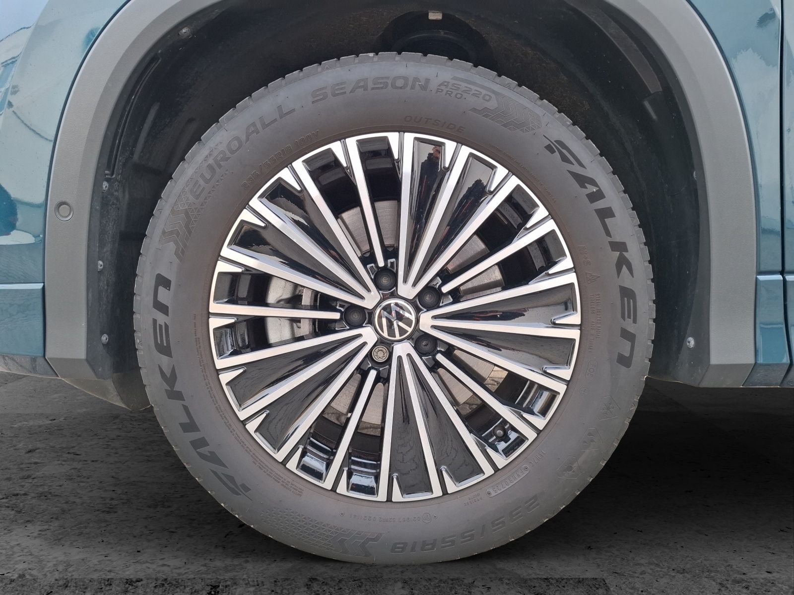 Fahrzeugabbildung Volkswagen Tayron eTSI Life DSG 7-Si Matrix AHK Navi AID AC