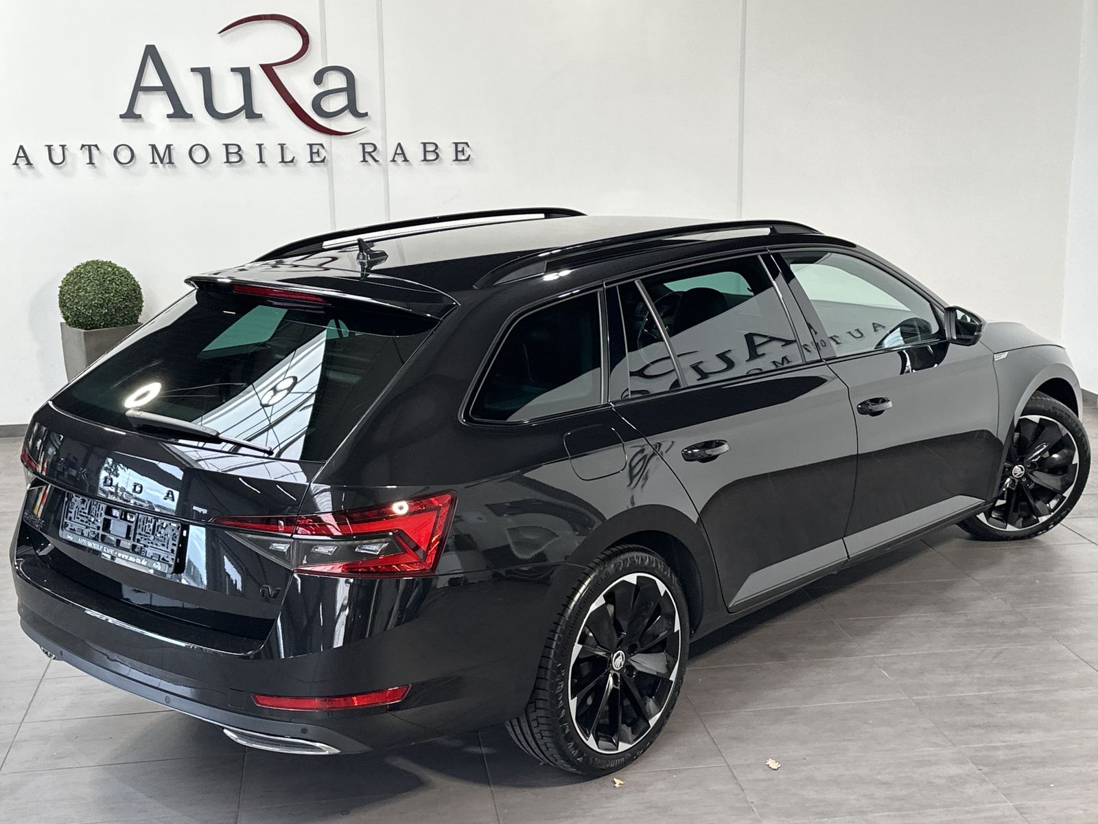 Fahrzeugabbildung SKODA Superb Combi 1.4 TSI iV DSG Sport NAV+LED+AHK+SH