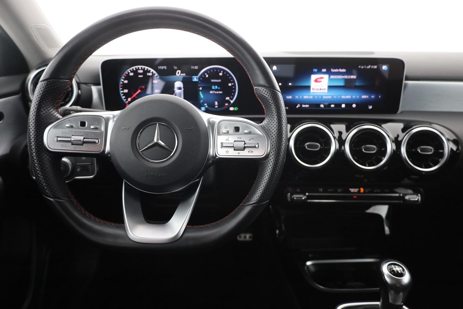 Mercedes-Benz A200 AMG Line LED Navi Sitzheizung Widescreen