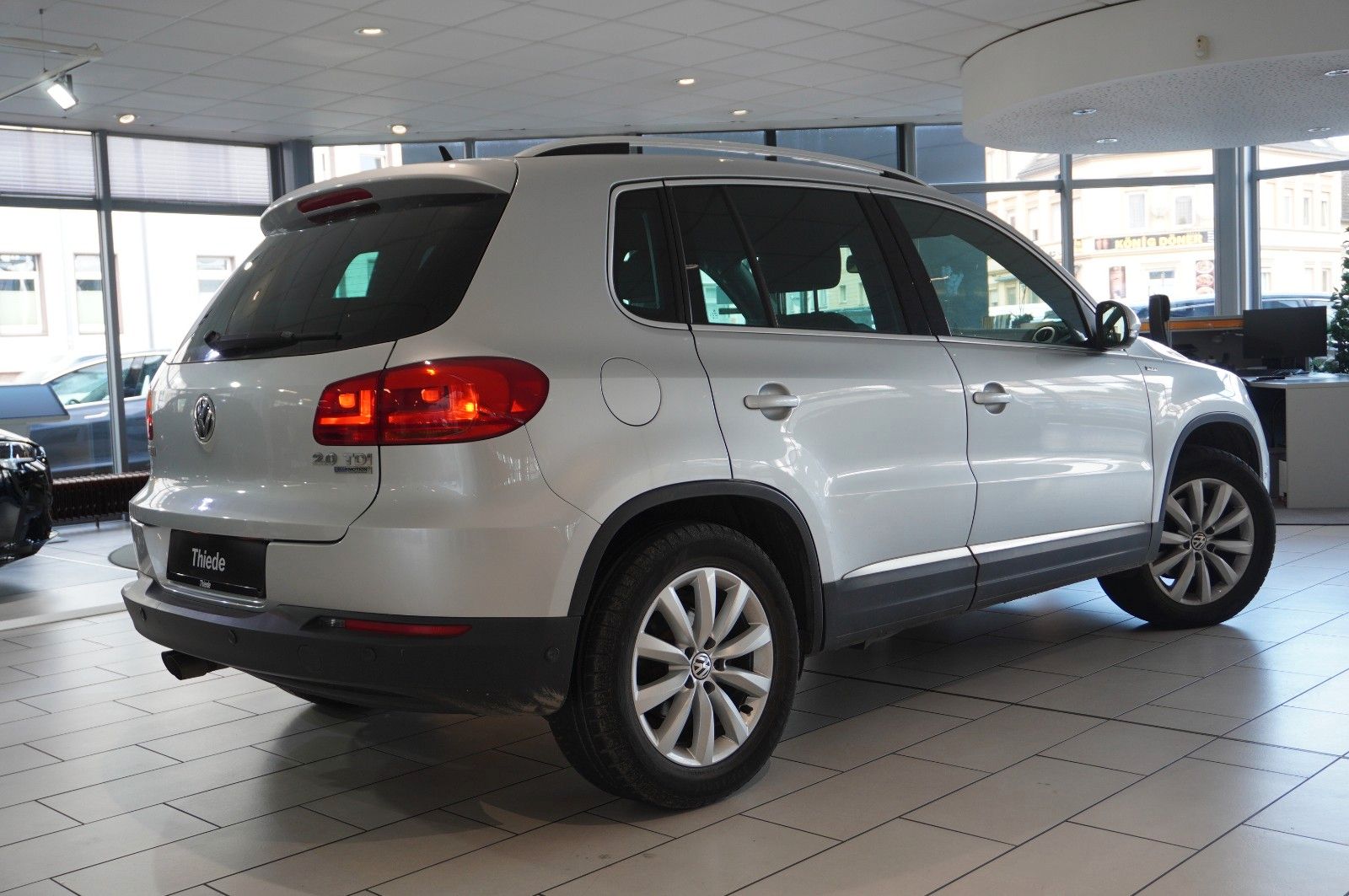 Fahrzeugabbildung Volkswagen Tiguan 2.0D LIFE KLIMA/SHZ/PDC/AUX/NEBEL