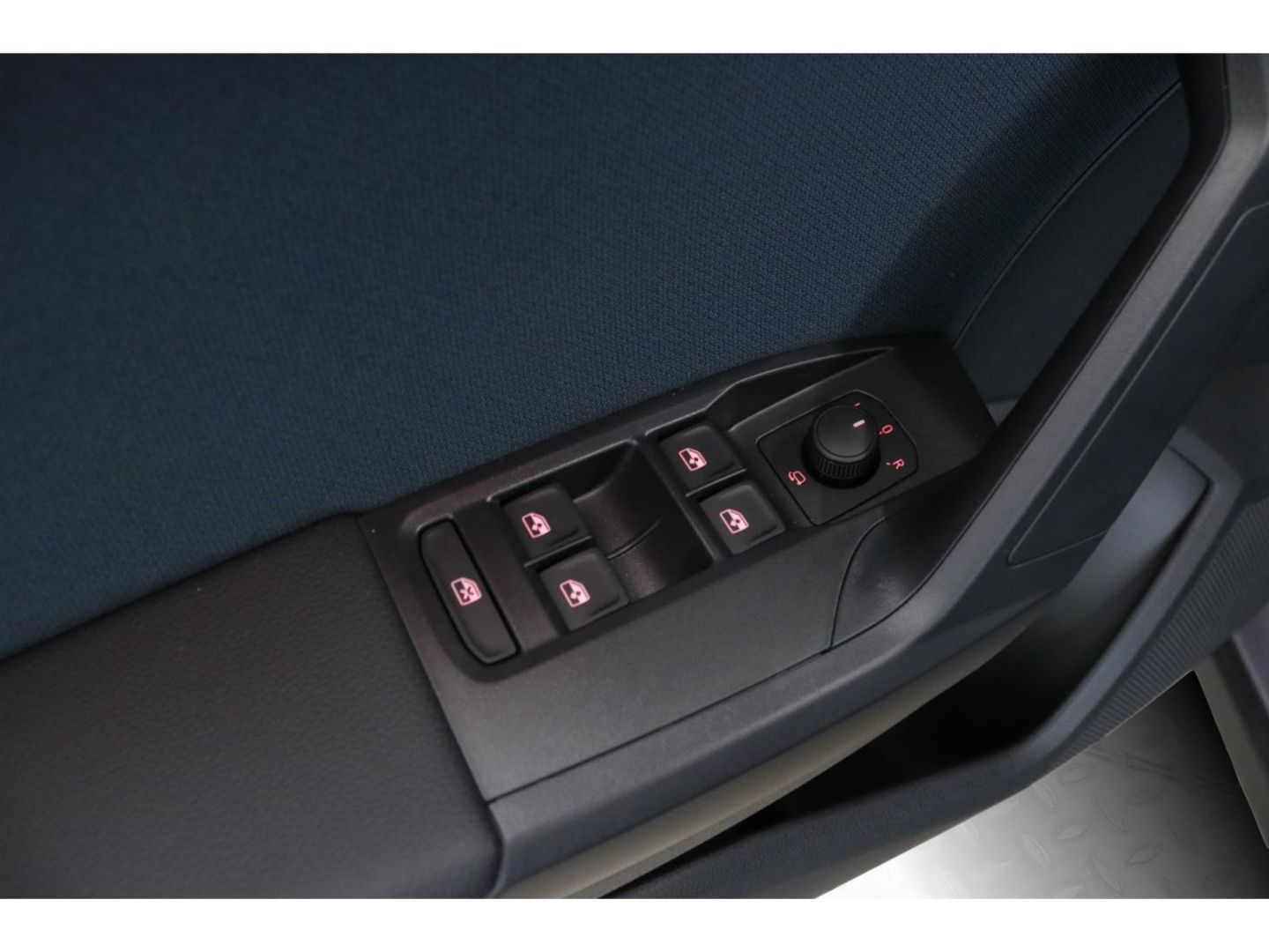 Fahrzeugabbildung SEAT Arona 1.0 TSI 70 kW Style LED ACC Mehrzonenklima
