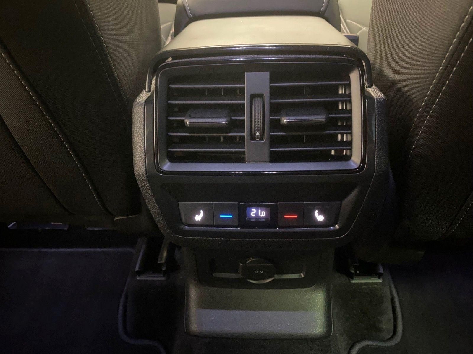 Fahrzeugabbildung SKODA Karoq 1.5 TSI DSG Sportline+NAVI+MATRIX+ACC+18"+