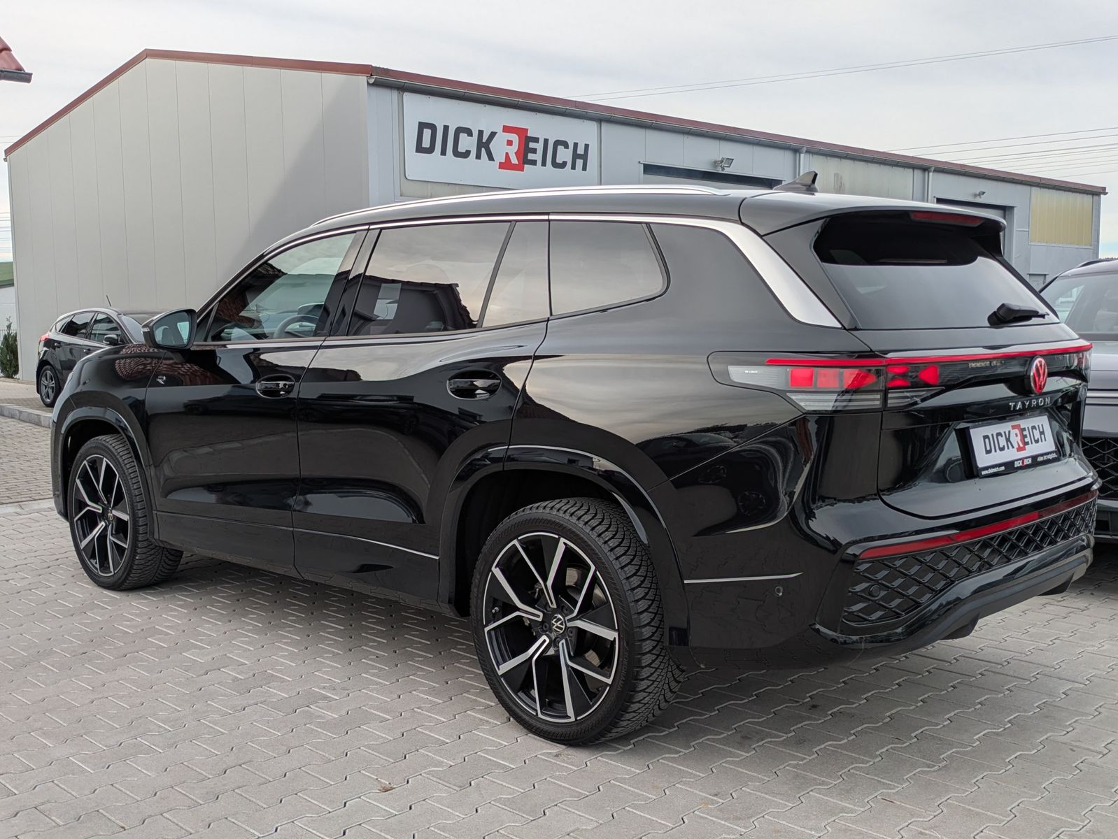 Fahrzeugabbildung Volkswagen Tayron 2.0 TDI 4M R-Line 7Si*MATRIX*AHK*PANO*HUD