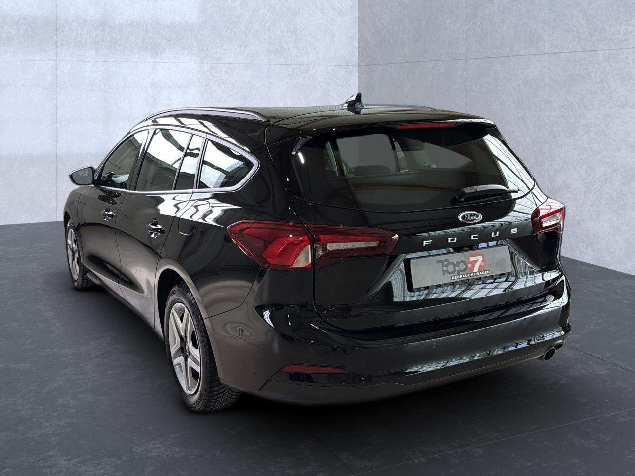 Ford Focus Cool & Connect Bluetooth Navi LED Klima