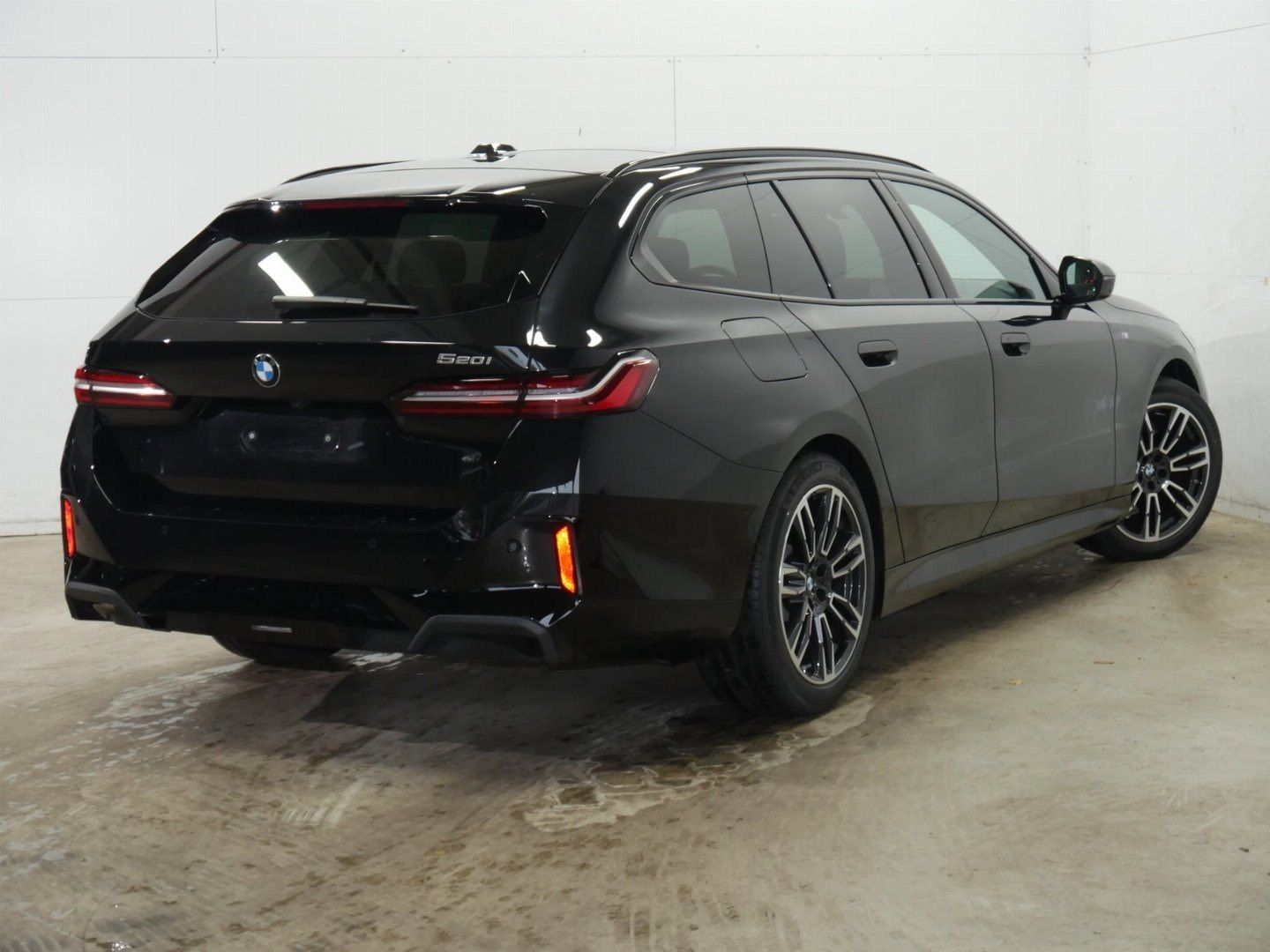 Fahrzeugeinzelansicht 8 Fahrzeugabbildung BMW 520i M Sportpaket, Panorama-Glasdach, Sitzbelüft