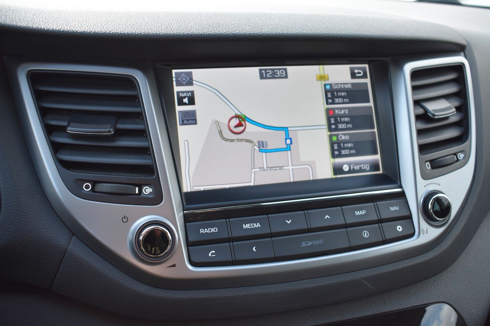 Fahrzeugabbildung Hyundai Tucson Style 2WD Panorama Dach Bluetooth Schaltr