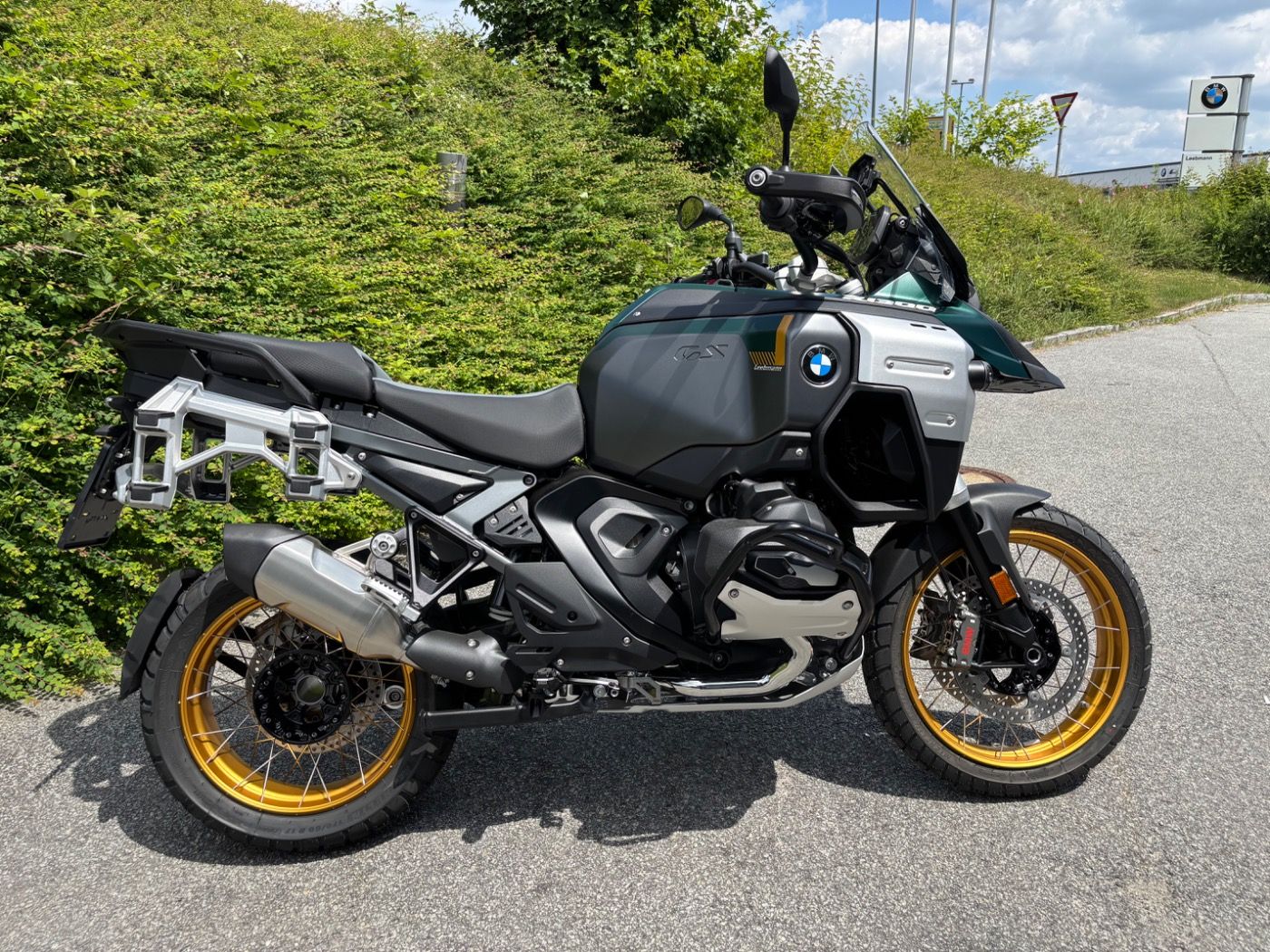 Fahrzeugabbildung BMW R 1300 GS Adventure Option 719 3 Pakete