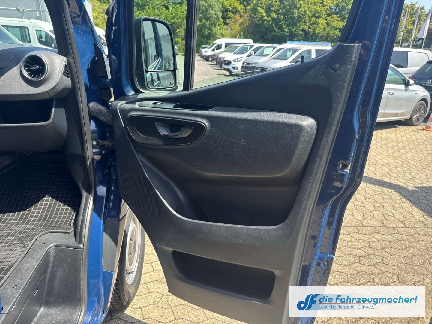 Fahrzeugabbildung Mercedes-Benz Sprinter Pritsche DoKa 316 CDi L3 AHK 3,5t Kamer