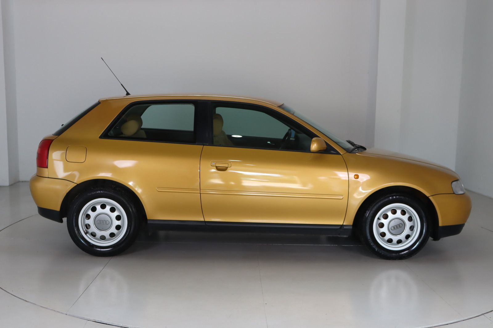 Fahrzeugabbildung Audi A3 1.8 * 1.Hand * Standhzg. * HU/AU neu