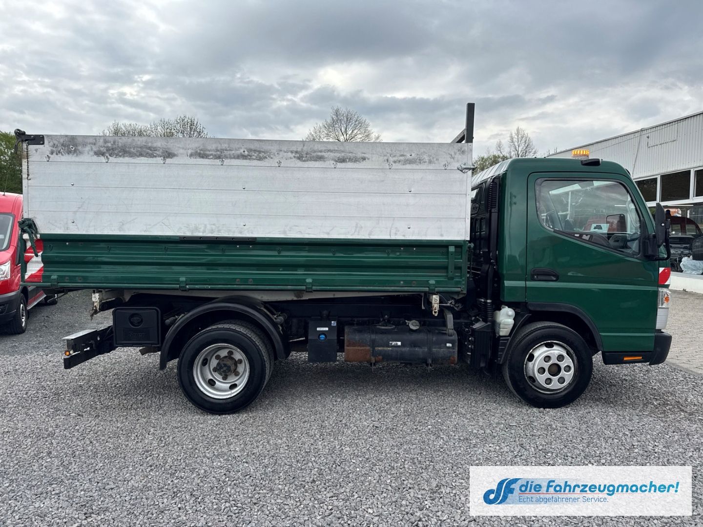 Fahrzeugabbildung Mitsubishi Fuso CANTER eFH Radio