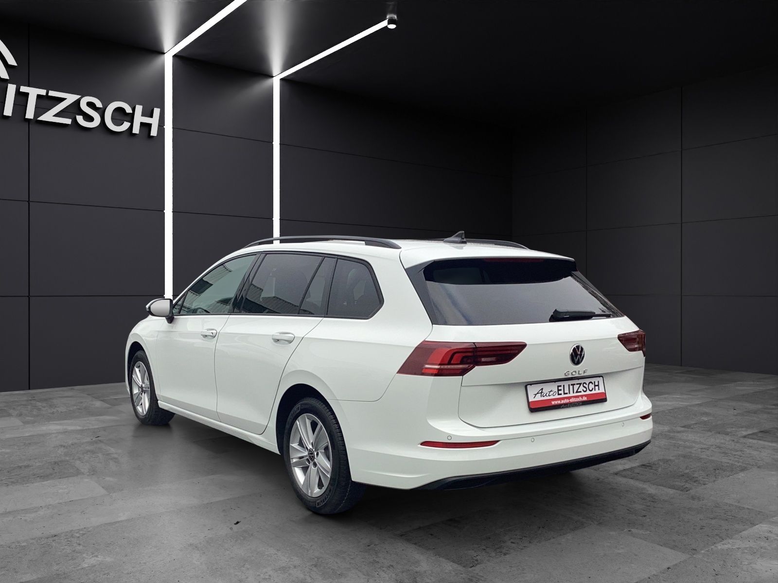 Fahrzeugabbildung Volkswagen Golf VIII Variant Life TDI DSG LED+ Navi ACC AHK
