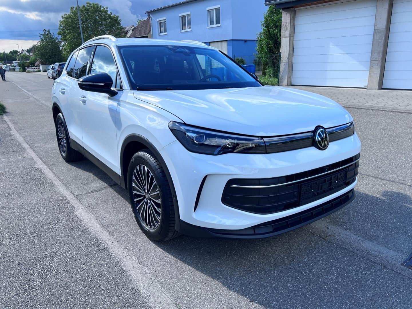 Volkswagen Tiguan 1.5eTSI DSG Goal 18'' AHK ACC NAVI LED 36